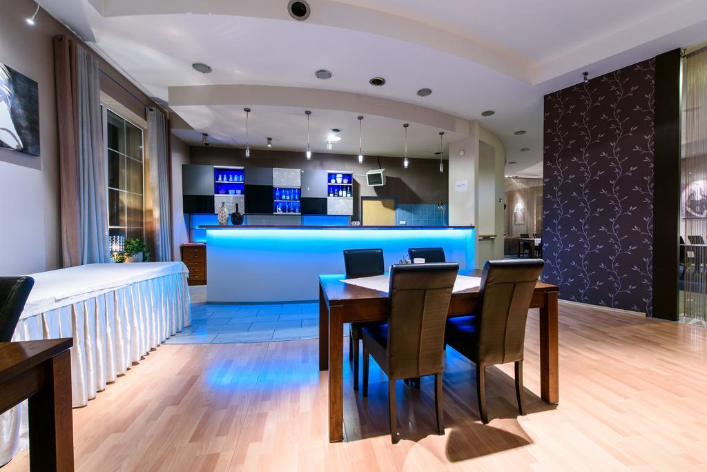 Hotel Nowy Dwor Trzebnica Εξωτερικό φωτογραφία