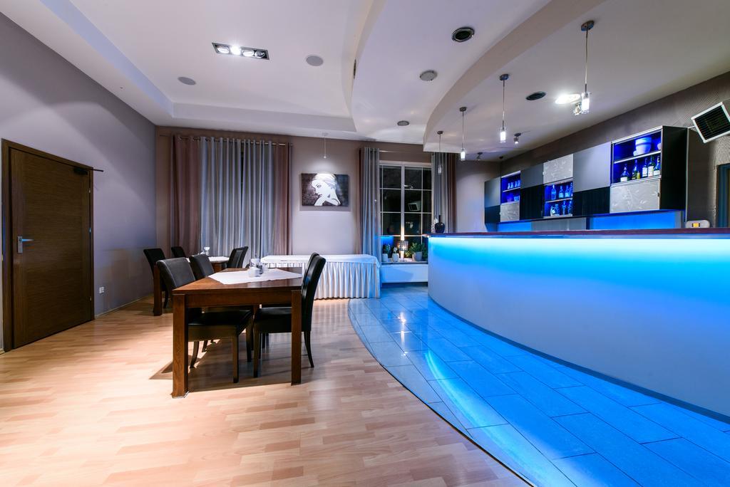 Hotel Nowy Dwor Trzebnica Εξωτερικό φωτογραφία