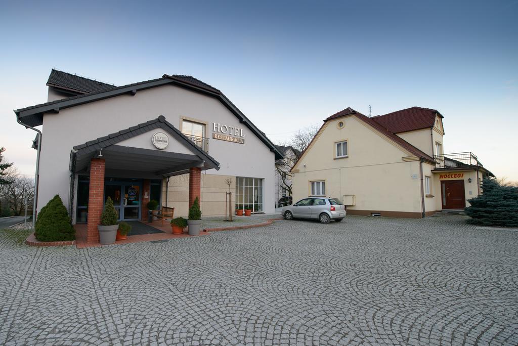 Hotel Nowy Dwor Trzebnica Εξωτερικό φωτογραφία