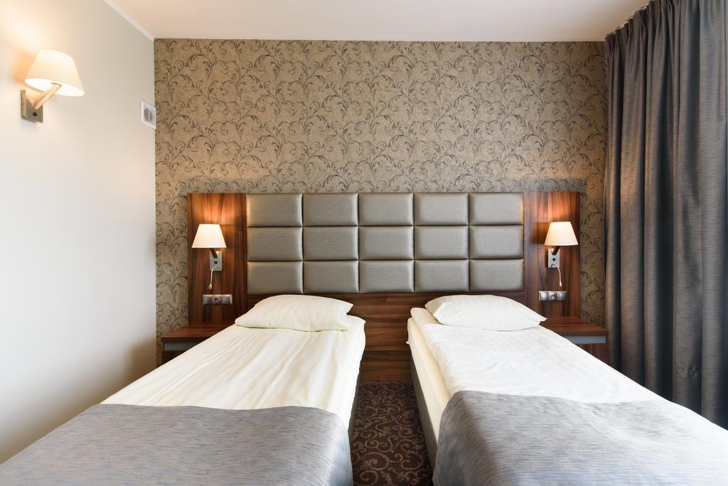 Hotel Nowy Dwor Trzebnica Εξωτερικό φωτογραφία