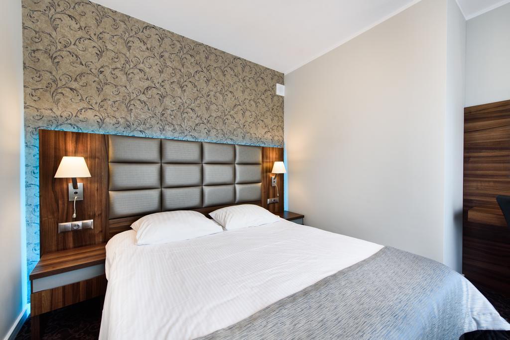 Hotel Nowy Dwor Trzebnica Εξωτερικό φωτογραφία