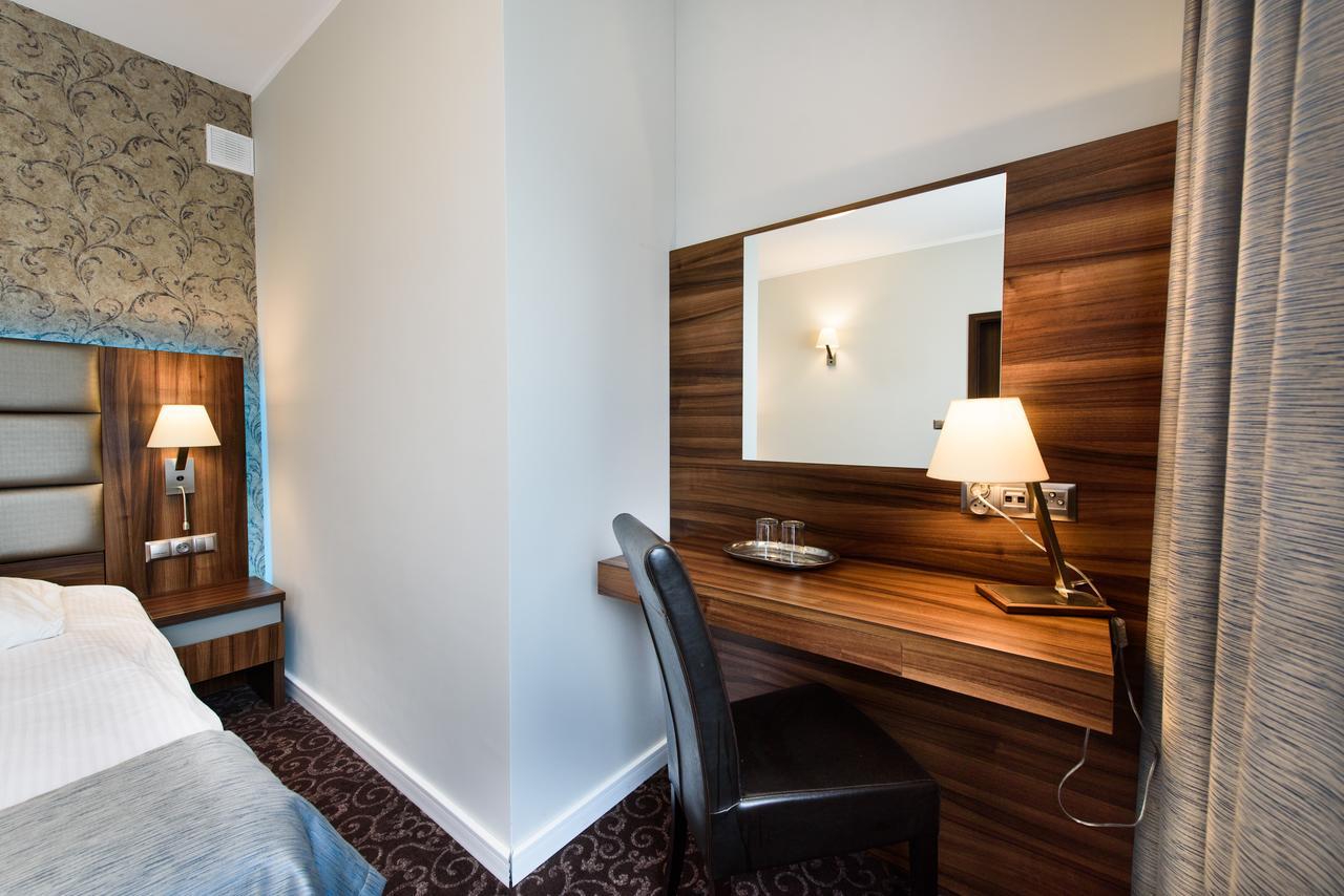 Hotel Nowy Dwor Trzebnica Εξωτερικό φωτογραφία