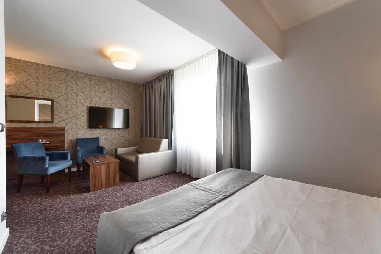 Hotel Nowy Dwor Trzebnica Εξωτερικό φωτογραφία